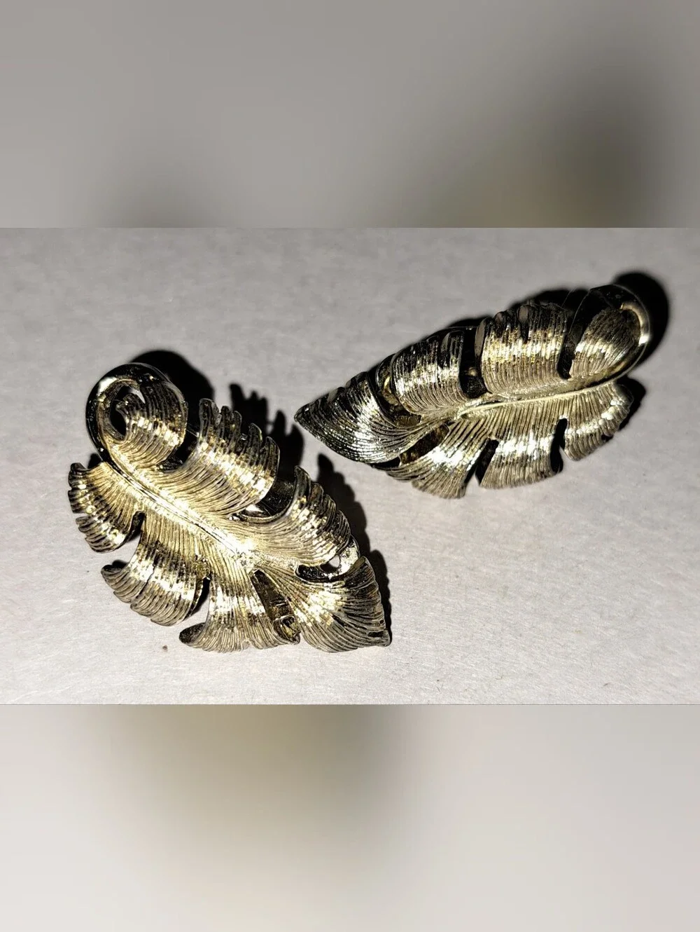 Vtg LISNER Costume Elegant Earrings Goldtone Textured Signed 1
